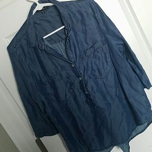 Three-quarter sleeve chambray pullover top